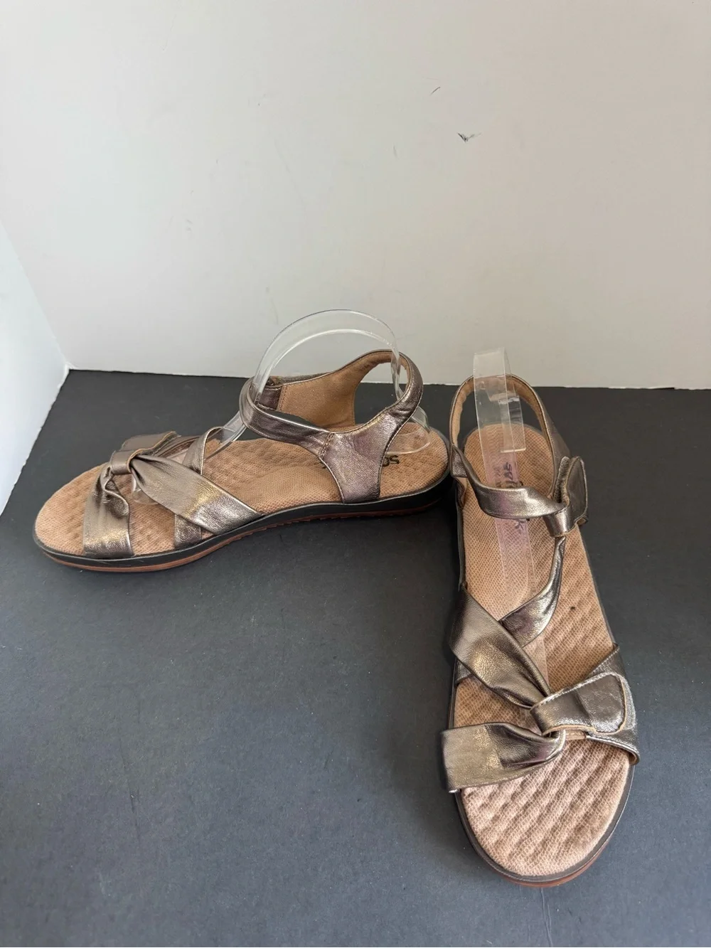 SoftWalk women's Del Rey leather sandals. Size 11M